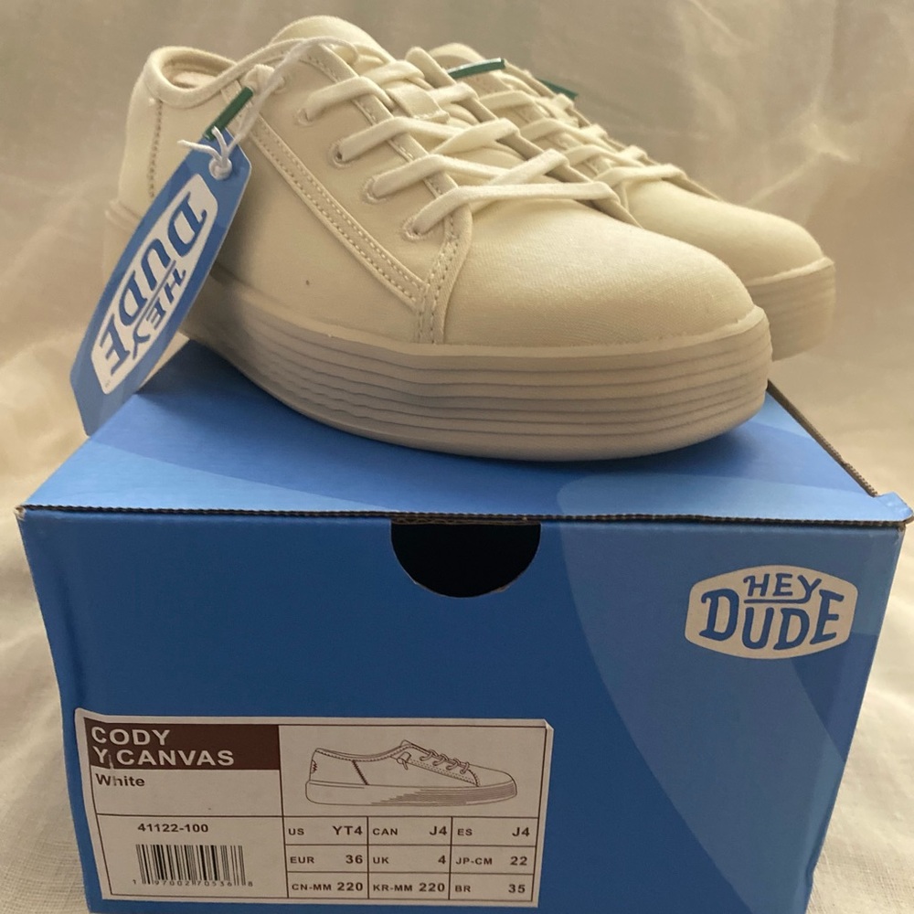 HEY DUDE Youth Sneakers Size YT4 Cody Y Canvas NEW IN BOX (Cream color)